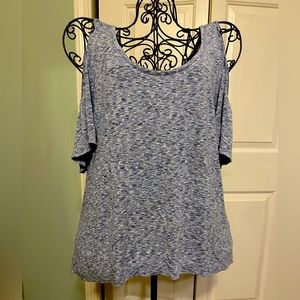 XL Woman’s Shoulder cut out shirt